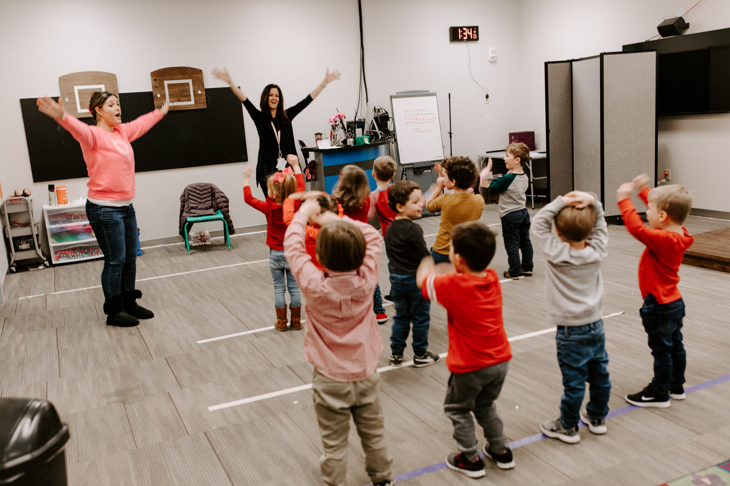 A preschool class dancing